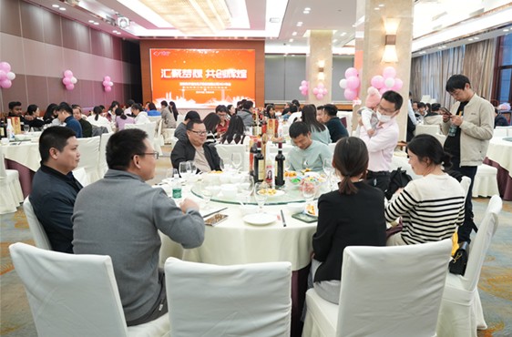 贝博艾弗森BB光电举行年末晚会